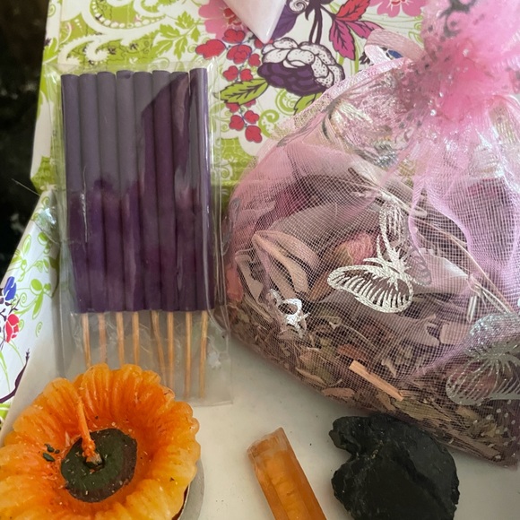 Diva Healing Crystal Box w/Necklace - Picture 7 of 8